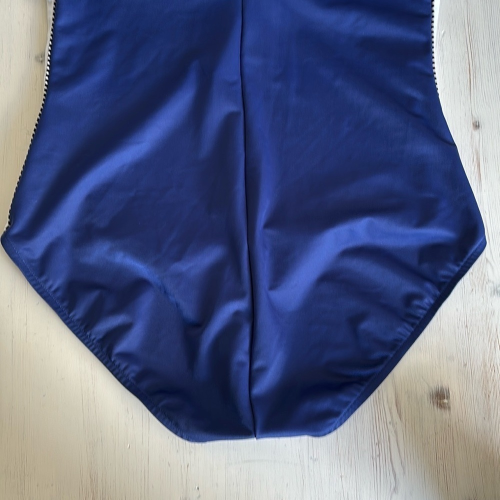 MIRACLESUIT, One Piece Sporty Swimsuit. Size 16? - Picture 5 of 11